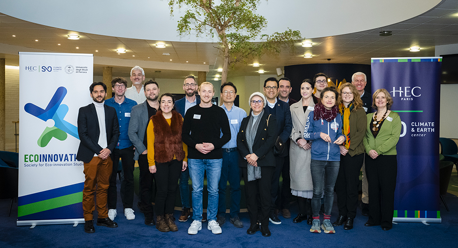 Group photo of participants at the Eco-Innovation Society 2024 event, organized by HEC Paris and the Climate & Earth Center, bringing together experts and students to promote sustainable innovation and a greener future.